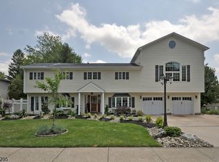 29 Clifford Dr, Wayne, NJ