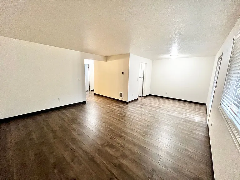 Willow Creek Apartments — Photo 16