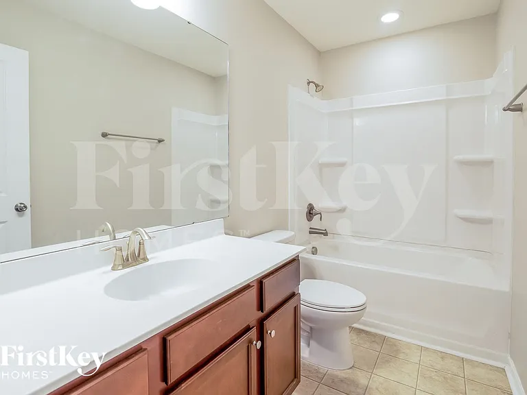 165 Longford Dr — Photo 9