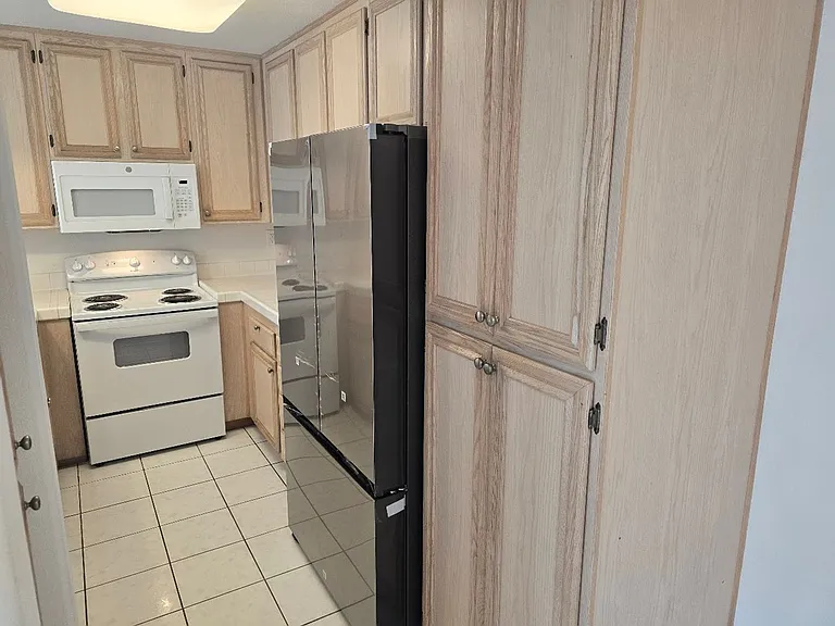 2045 Burton St #51 — Photo 10