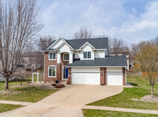 15017 Wildwood Dr, Clive, IA 50325