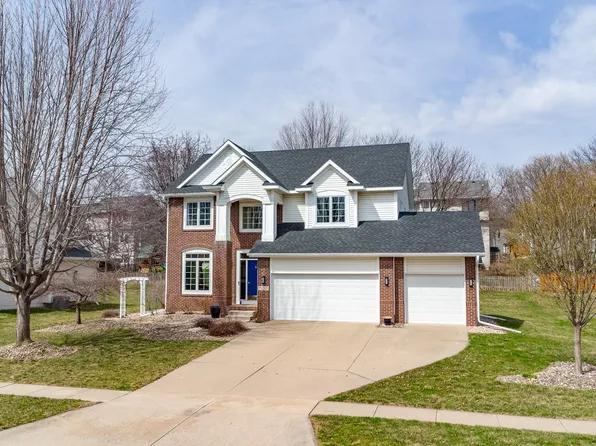 15017 Wildwood Dr, Clive, IA 50325