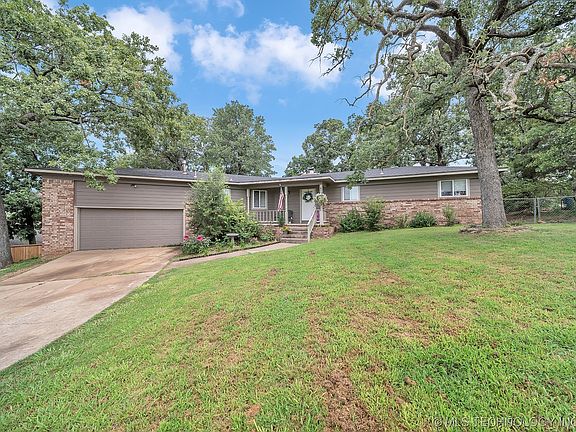 2nd image of 2583 W Hillcrest Dr
