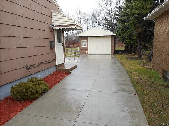 4th image of 101 Claude Dr