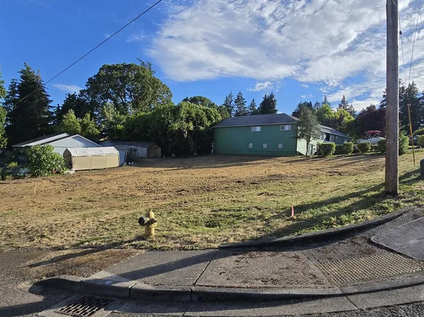 510 W 5th St, La Center, WA 98629