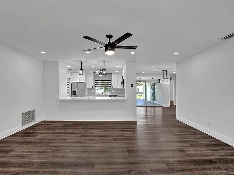 5011 Buchanan St — Photo 15