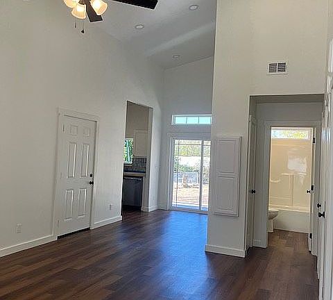 14' ceiling in living/dining