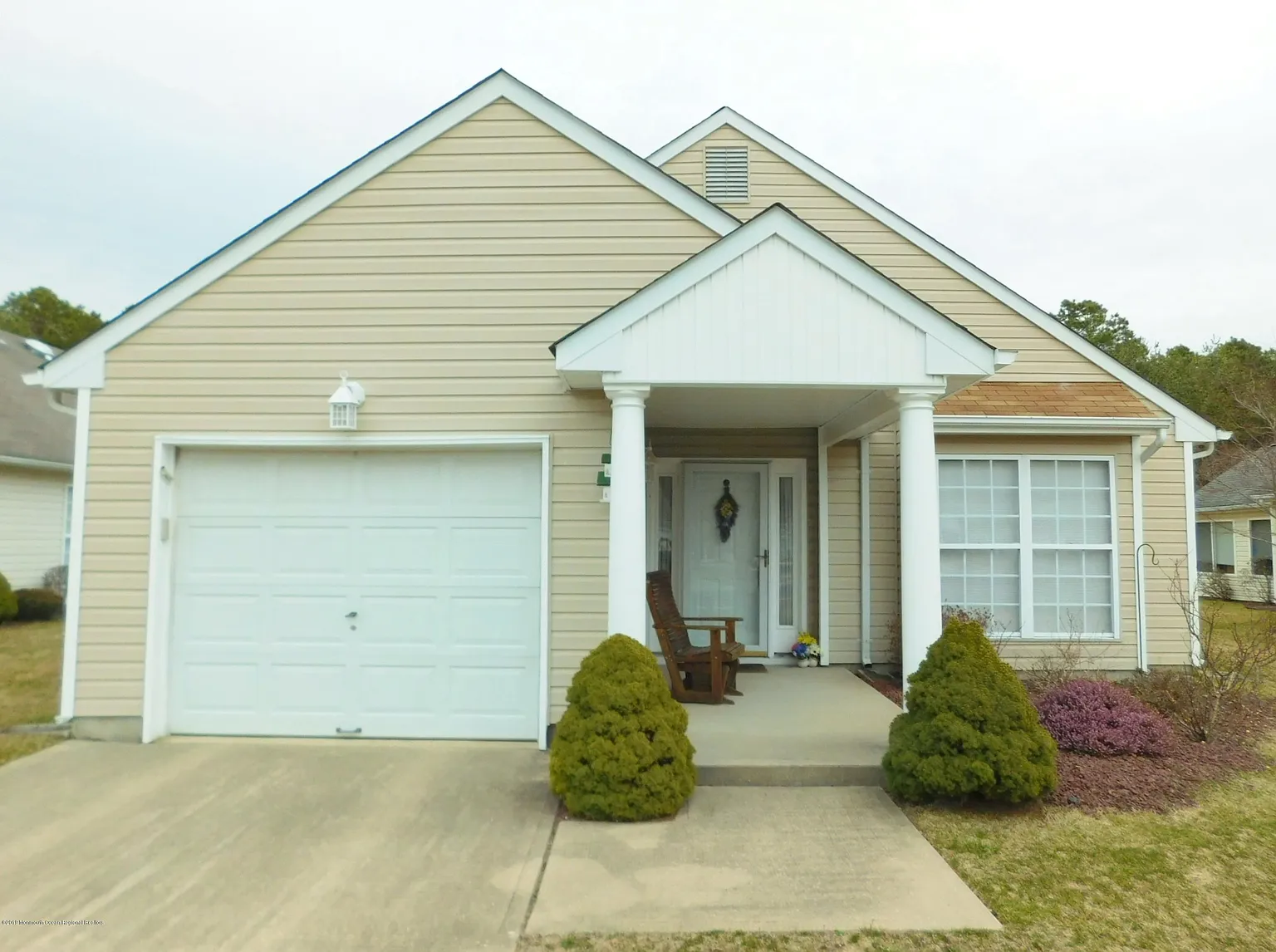 567 Waterford Dr photo 1