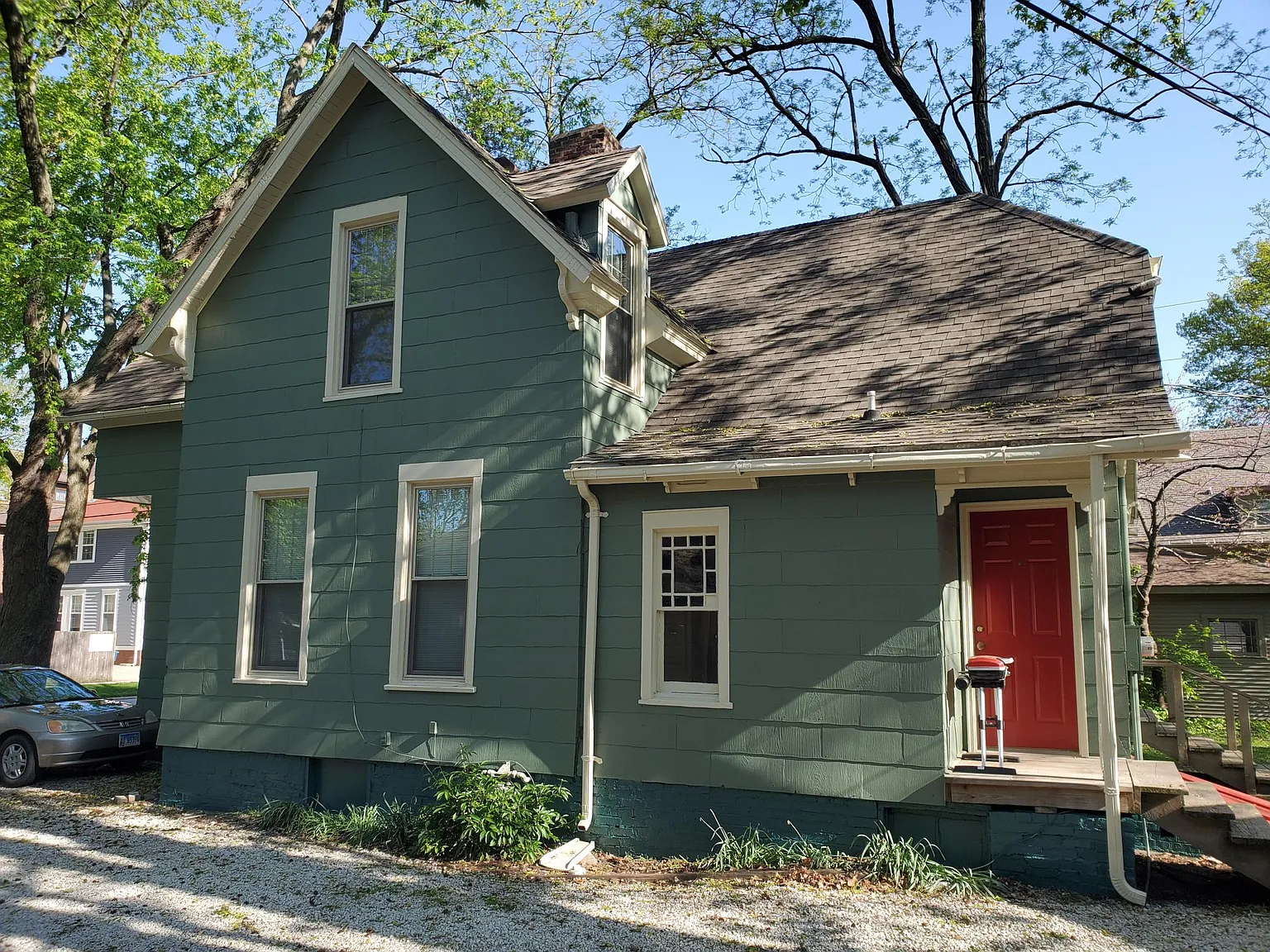 5 bed, 2100 sqft, $2,600 — Photo 2