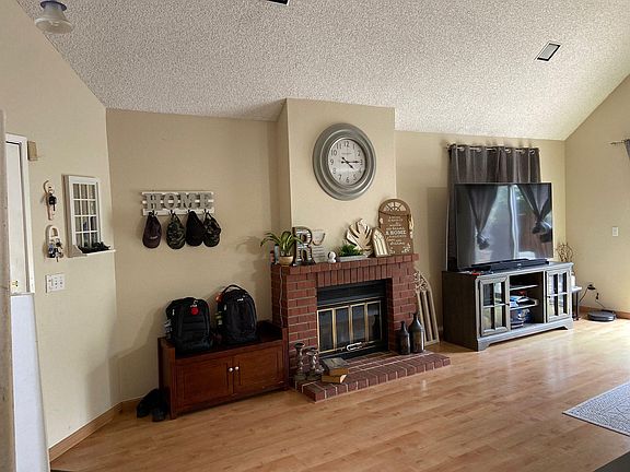 5th image of 420 Glenmoor Cir