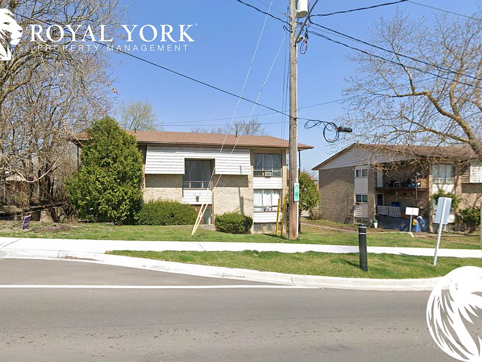 2nd image of 21 Dundas St E #2