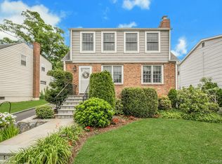 218 Park Dr, Eastchester, NY 10709