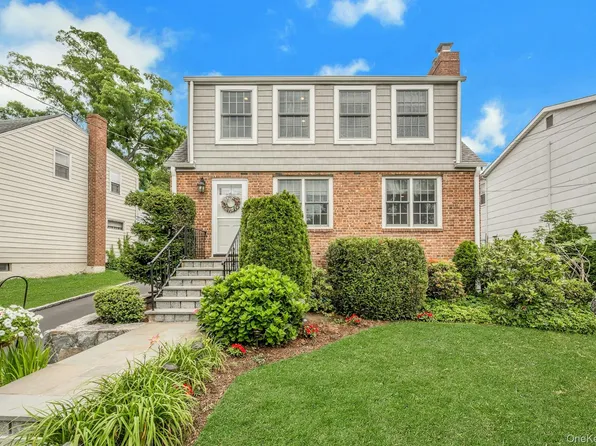 218 Park Dr, Eastchester, NY 10709