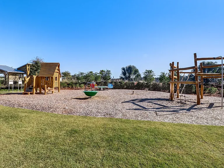 351 Sawgrass Dr — Photo 42
