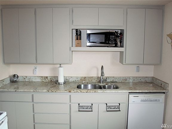 4th image of 6121 59th St NE