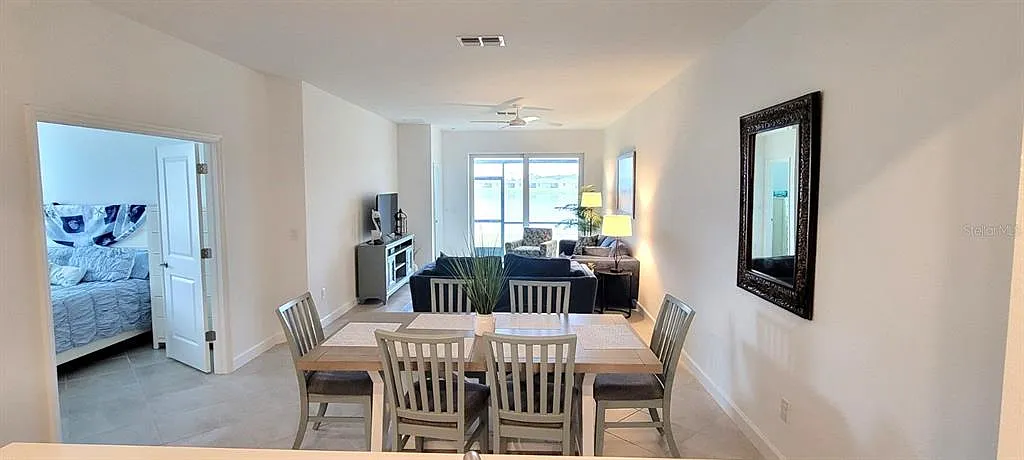 3 bed, 2.0 bath, 1422 sqft, $2,300 — Photo 3