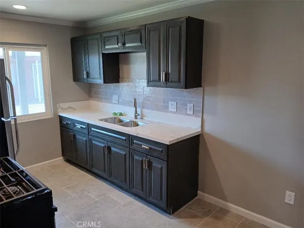 580 W Shamrock St, Rialto, CA 92376