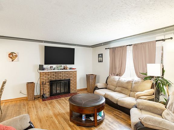 3rd image of 2615 E South Crescent Ave