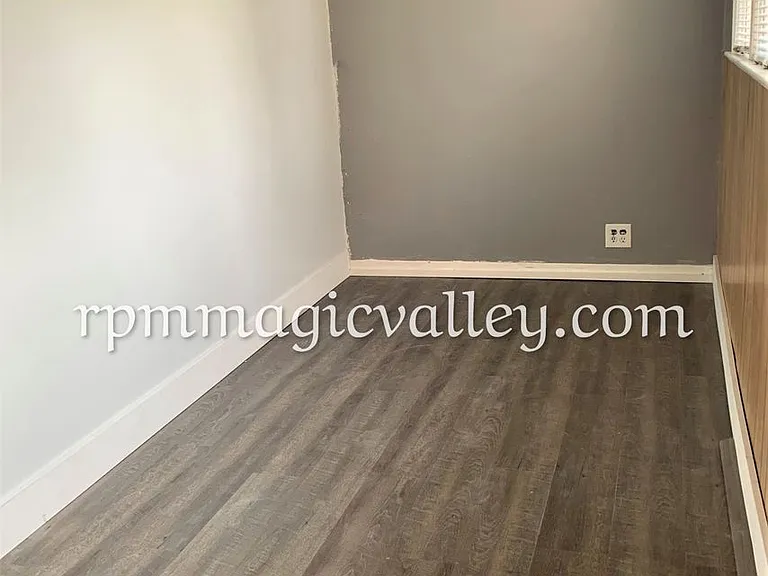 302 N Birch St — Photo 2