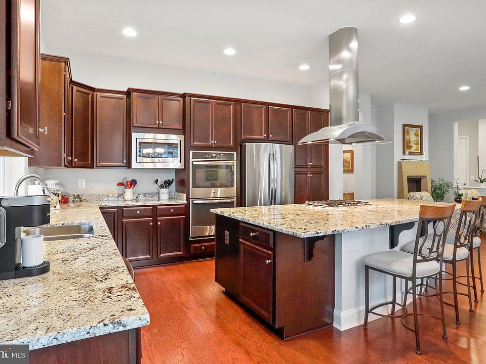 Craftsman-Inspired Gourmet Kitchen - Coldwell Banker Blue Matter