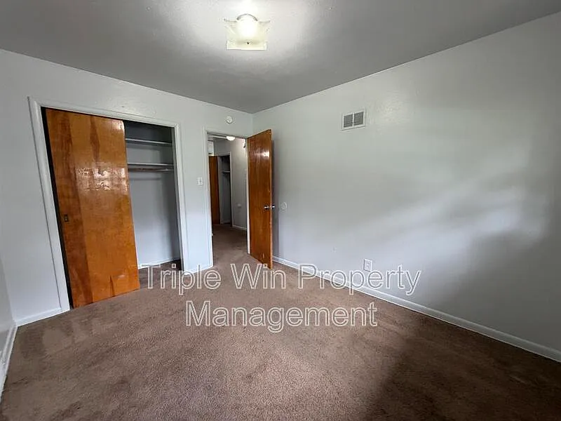 3 bed, 1.0 bath, 912 sqft, $1,500 — Photo 4
