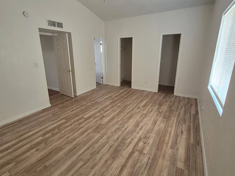 6644 Mariposa Dr — Photo 36