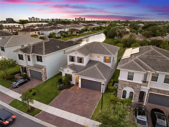 3792 NW 87th Way, Coral Springs, FL 33065