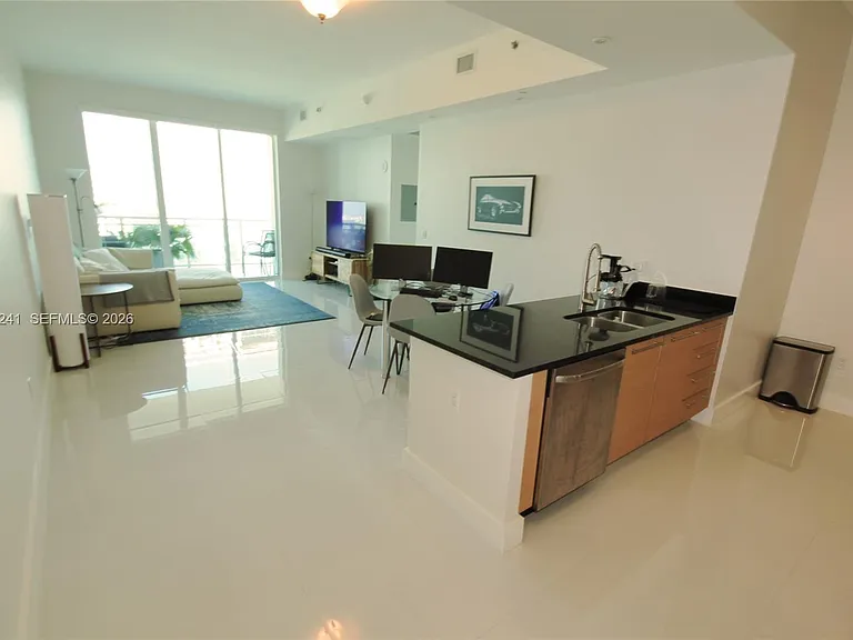 950 Brickell Bay Dr #5000 — Photo 1