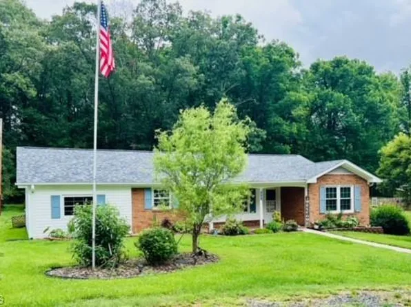 105 Church St S, Stoneville, NC 27048