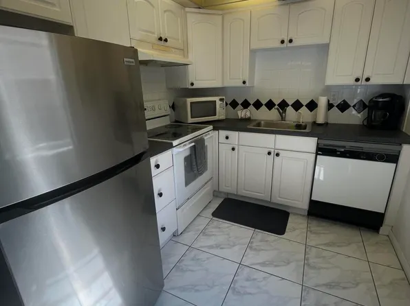 2 Flanders A, Delray Beach, FL 33484