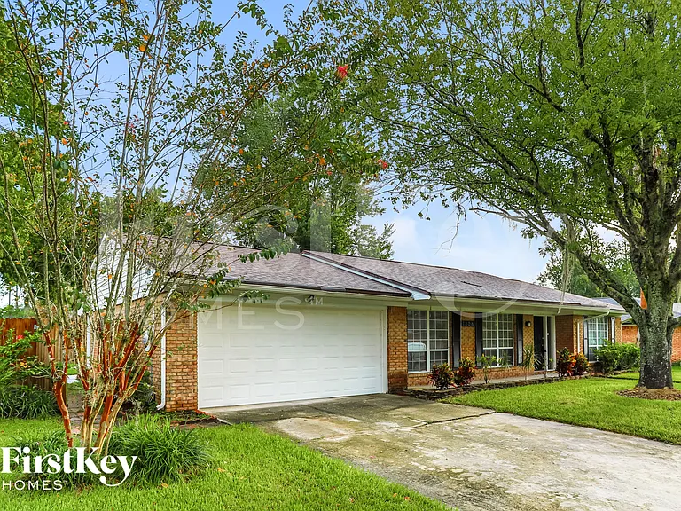 1806 Alder Dr — Photo 3