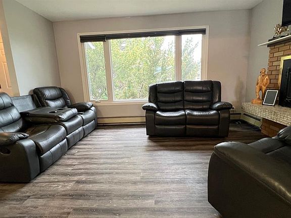 4th image of 303 S Nill Pl