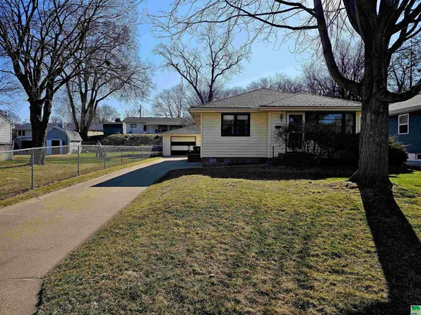 2316 S Nicollet St, Sioux City, IA 51106