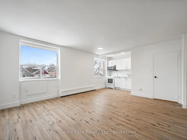 1017 Woodbine Ave #309, Toronto, ON M4C 4C3