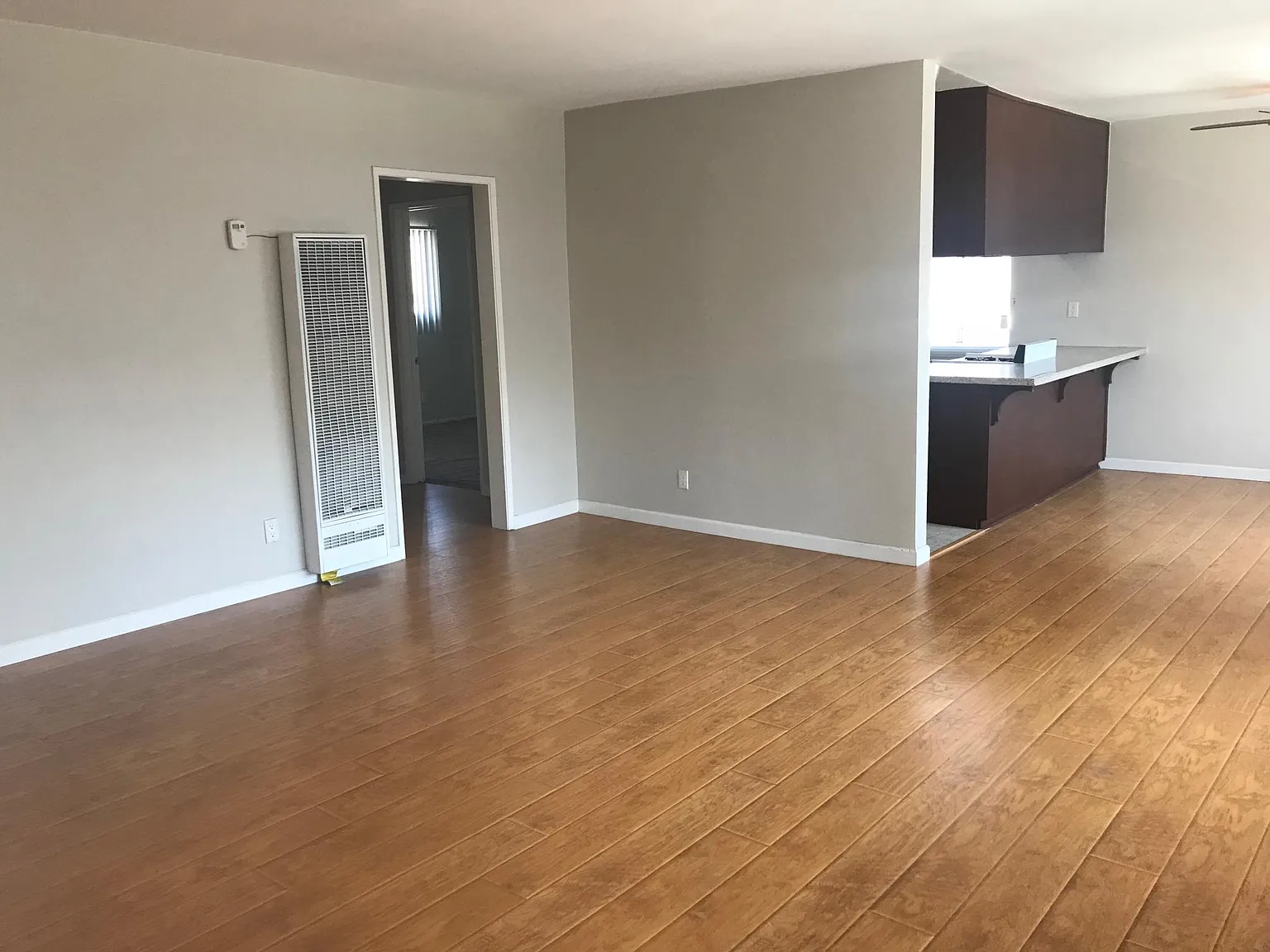 1523 W 35th Pl — Photo 2