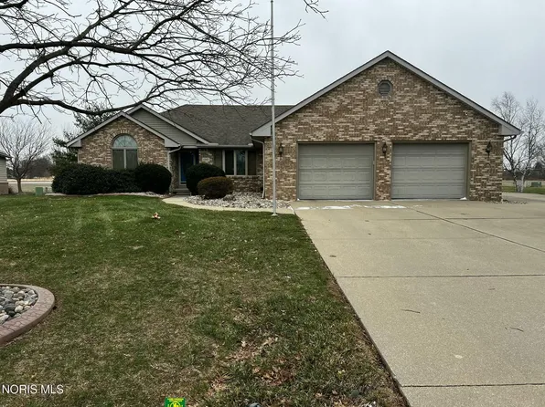 1347 Oaktree Ct, Oregon, OH 43616