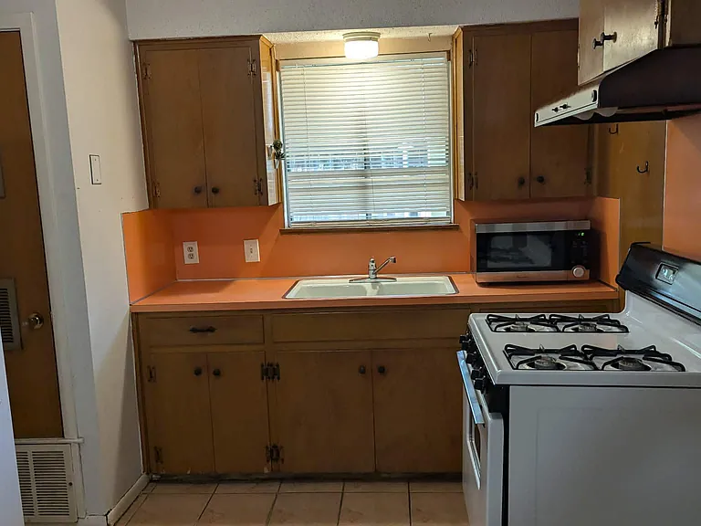 3218 Harris Park Ave #B — Photo 9