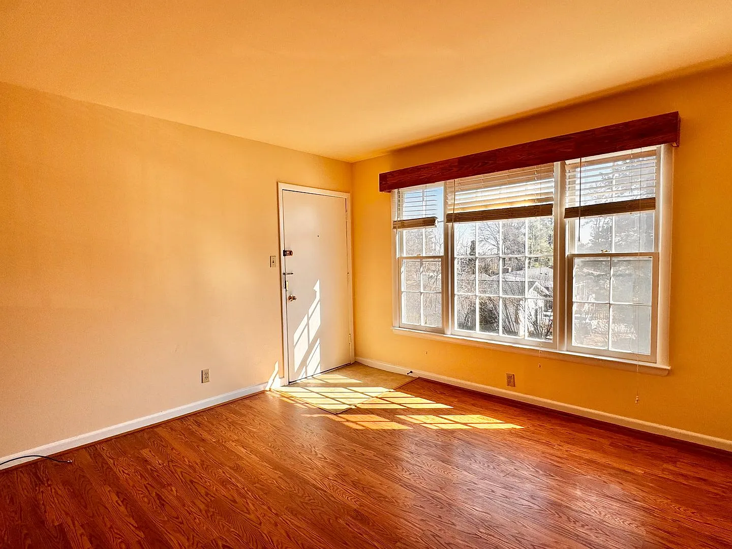 Don't miss this 2nd floor one level condo, located close to the shopping at Stonefield! — Photo 3