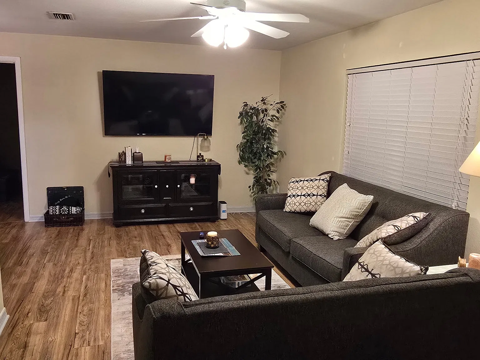 3 bed, 1752 sqft, $3,900 — Photo 3