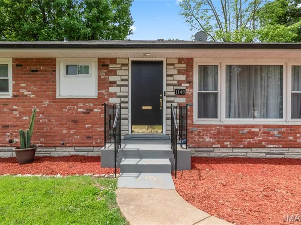 1140 Lindsay Ln, Florissant, MO 63031