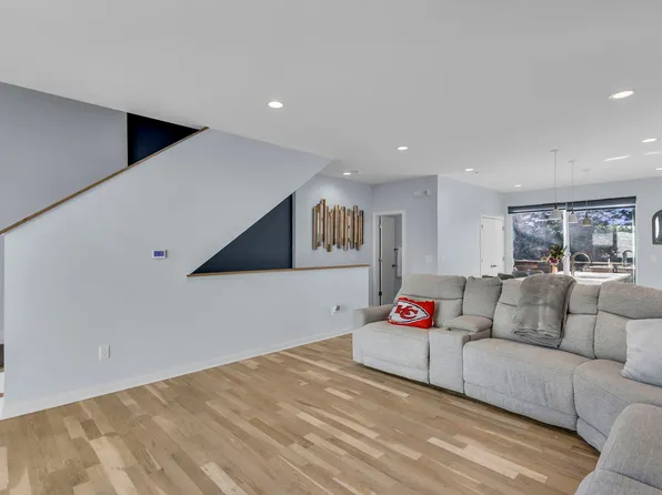 2712 McGee Trafficway, Kansas City, MO 64108