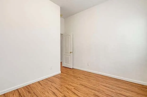 2832 E Cromwell Ave — Photo 6