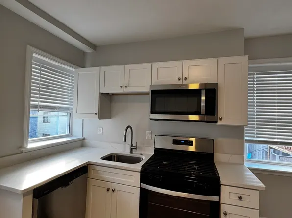 249 Maverick St APT 2, Boston, MA 02128