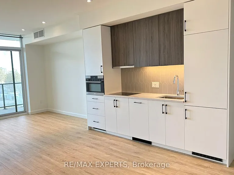 403 King St W #741 — Photo 5