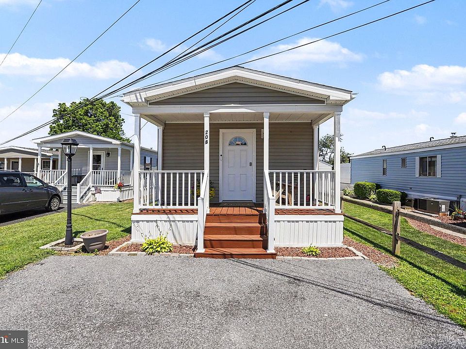 1st image of 208 Tina Ln