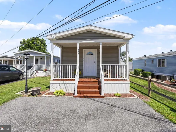 208 Tina Ln, New Holland, PA 17557