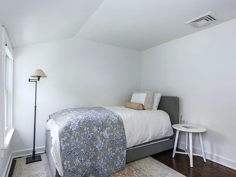 202 Pantigo Rd — Photo 17