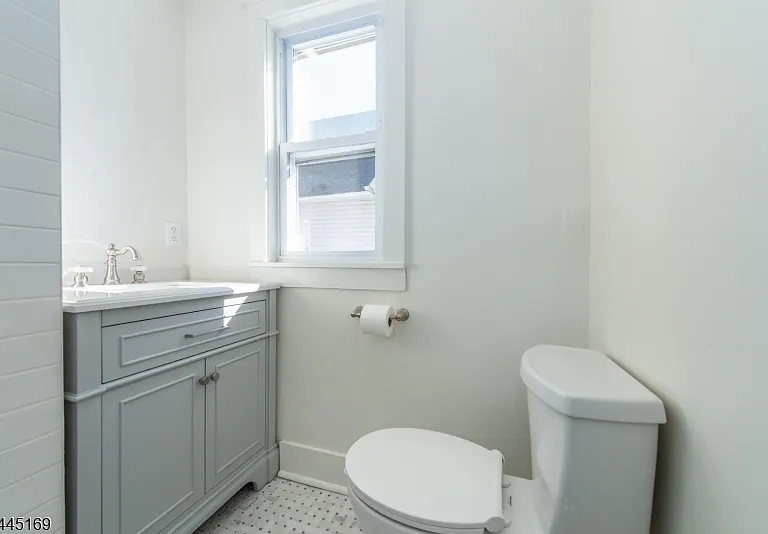 10 Grove Ter #2B — Photo 13
