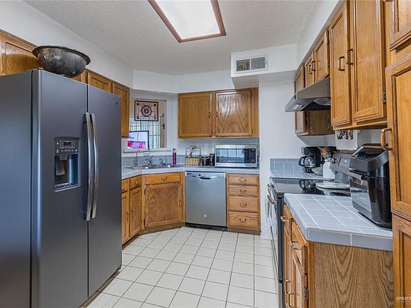 3rd image of 1901 Robin Ave