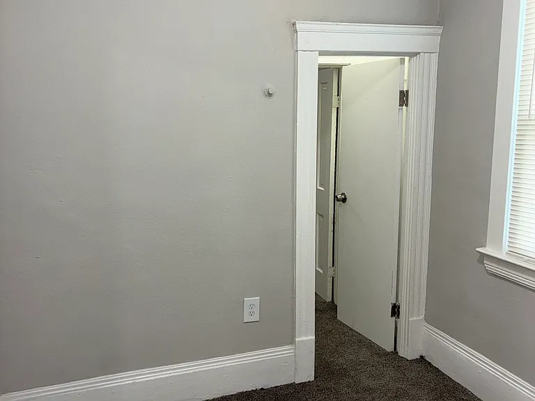 8218 Korman Ave #UP — Photo 13